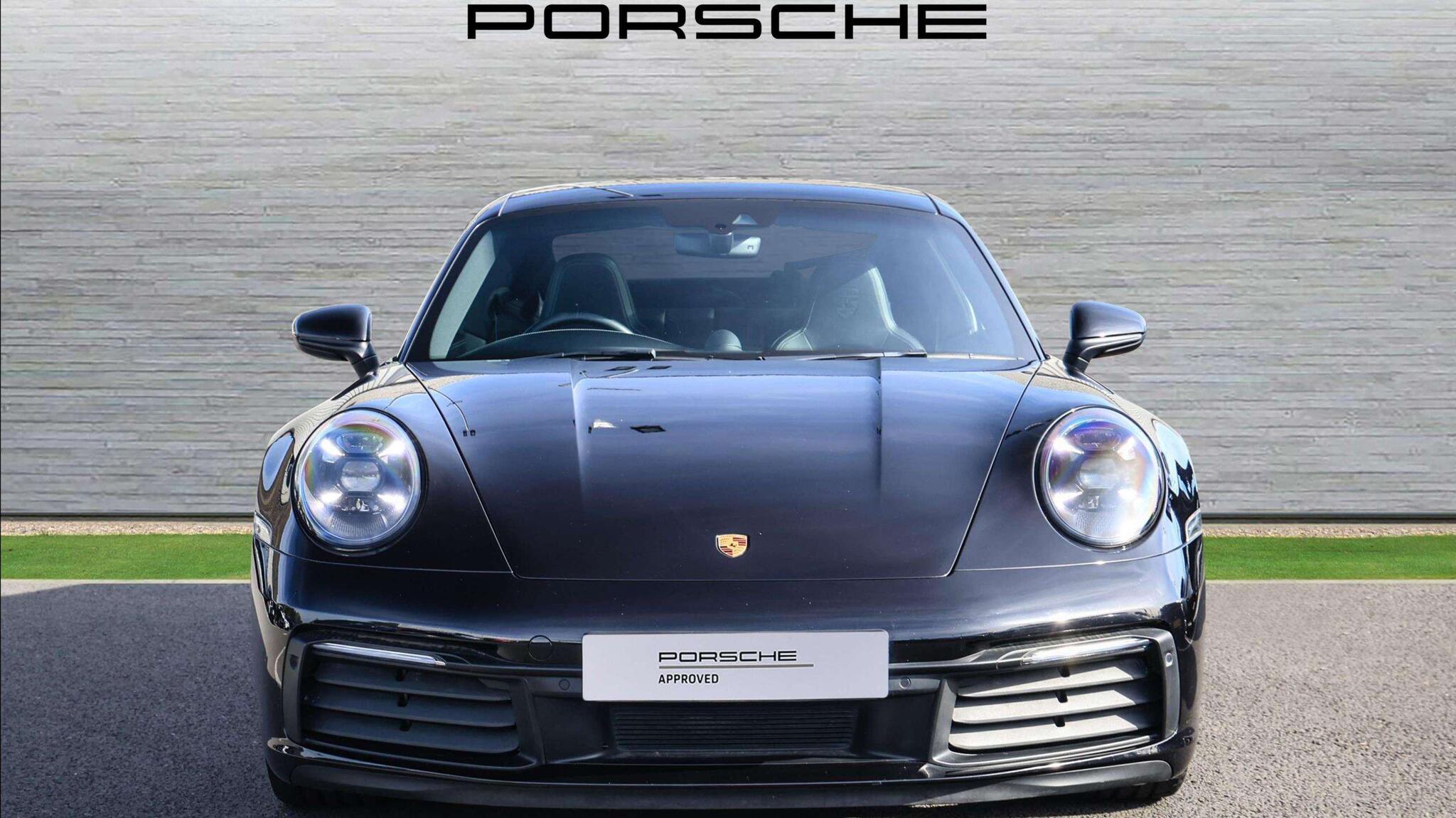 Porsche 911 view 7