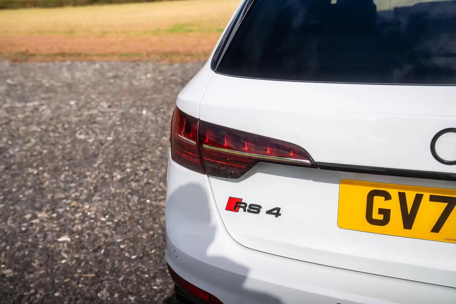 Audi RS4 Avant view 13