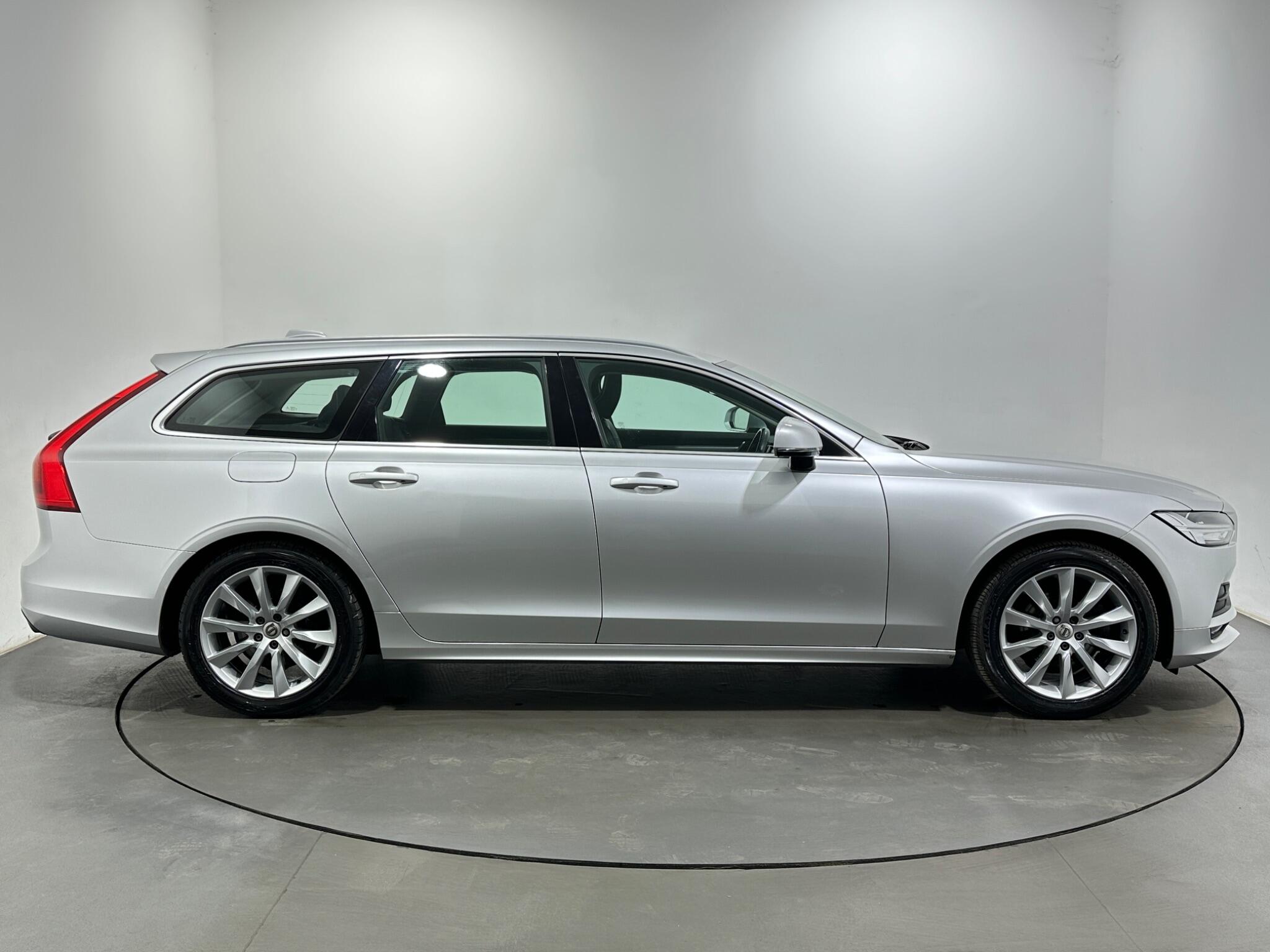 Volvo V90 view 9