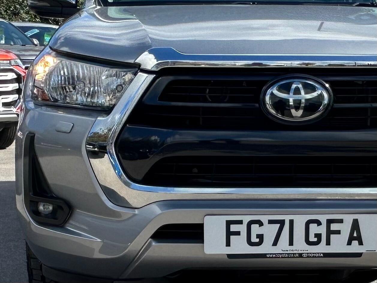 Toyota Hilux view 9