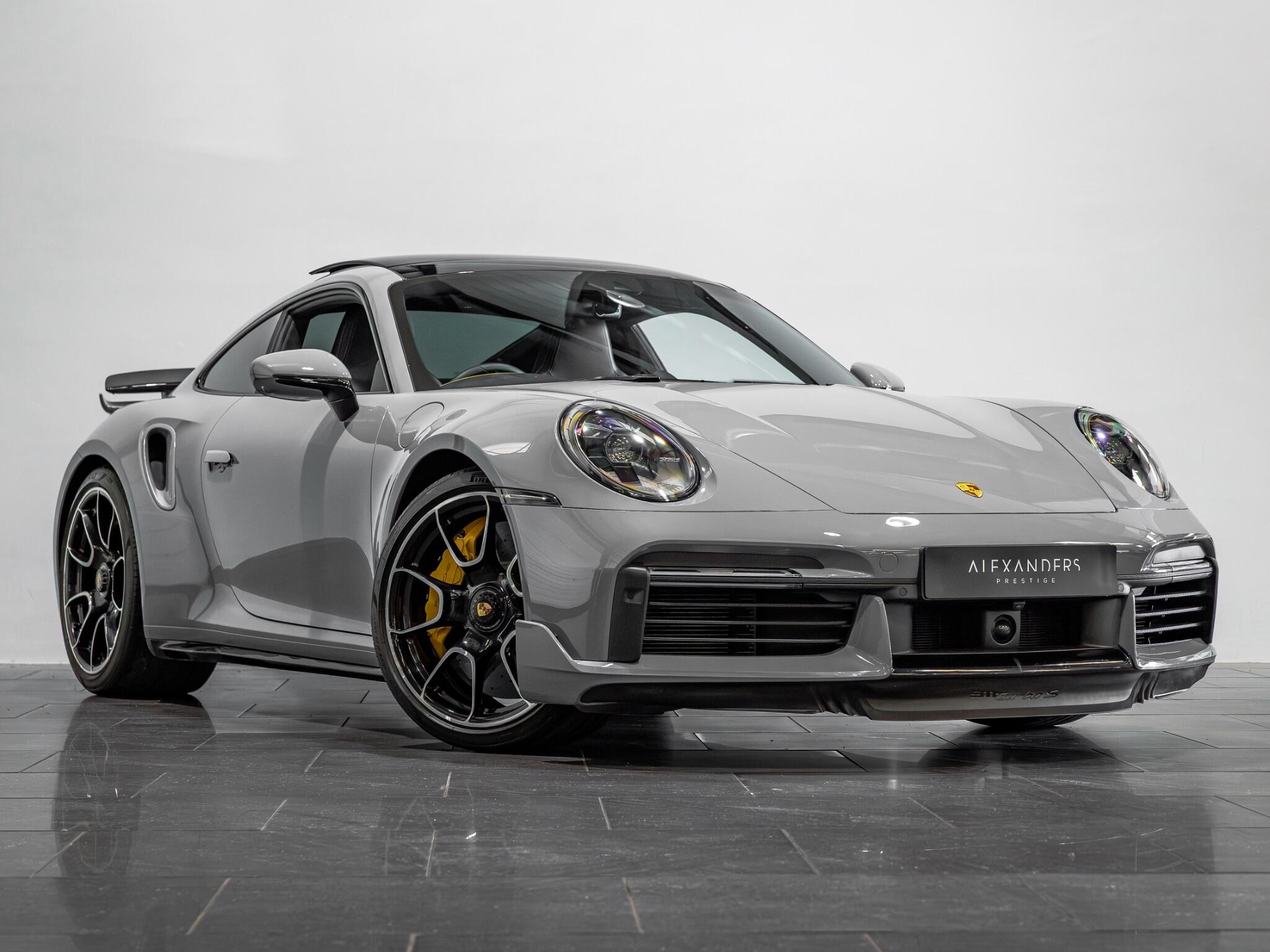 Porsche 911 view 6