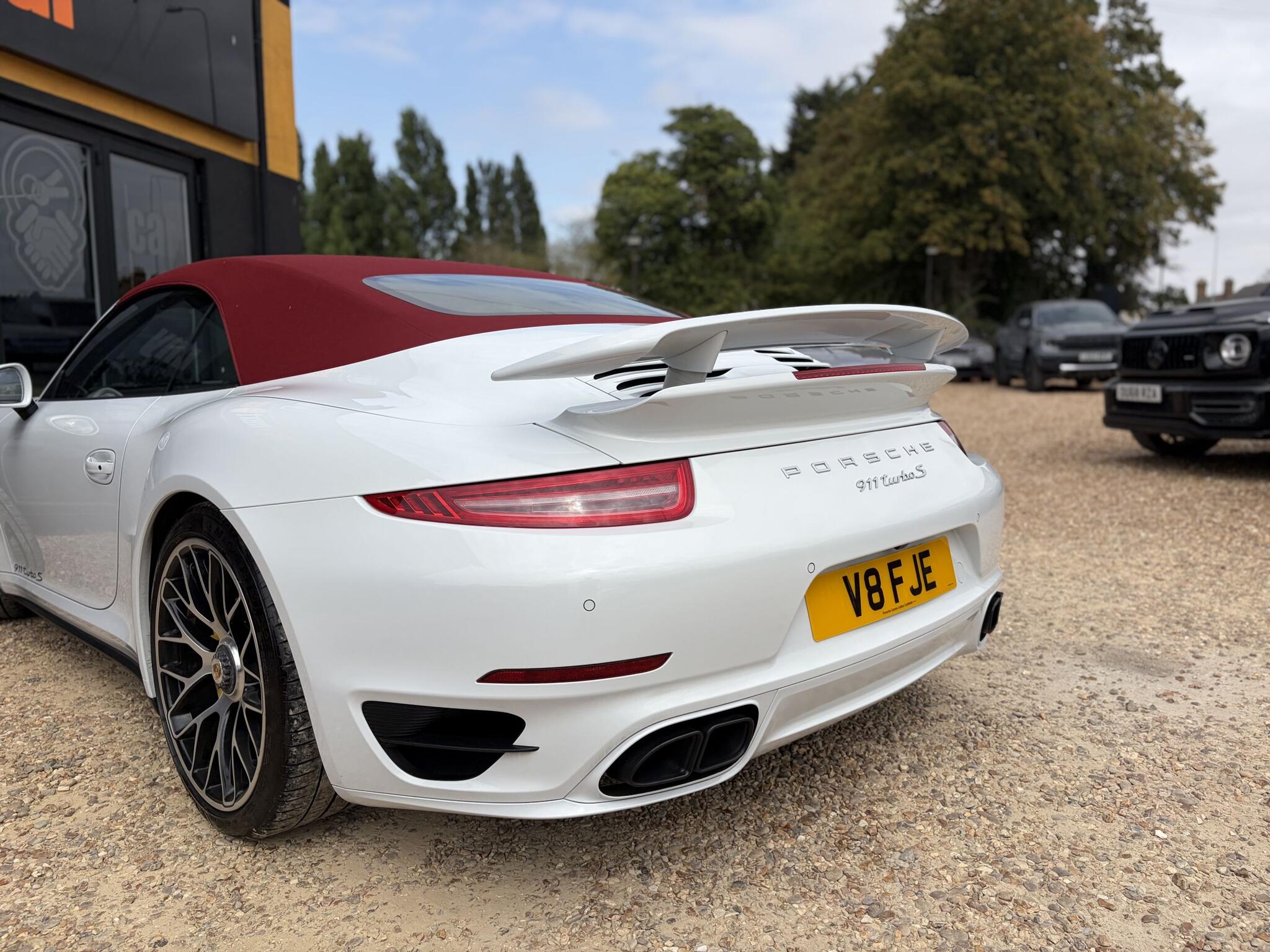 Porsche 911 view 12