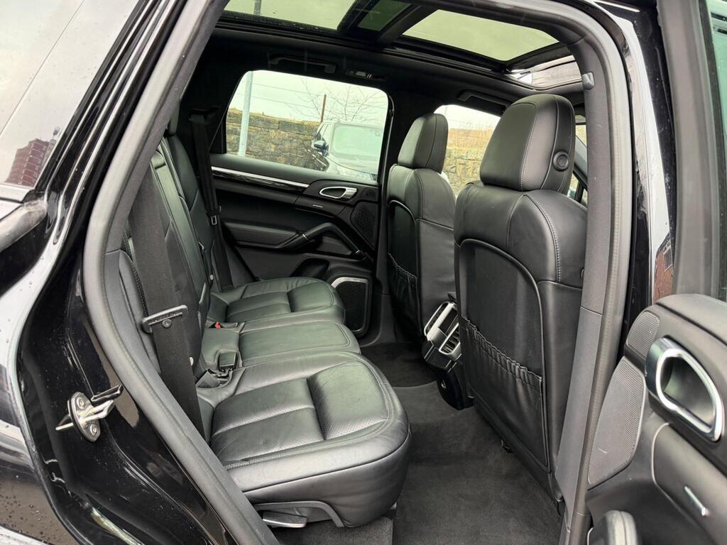 Porsche Cayenne view 21
