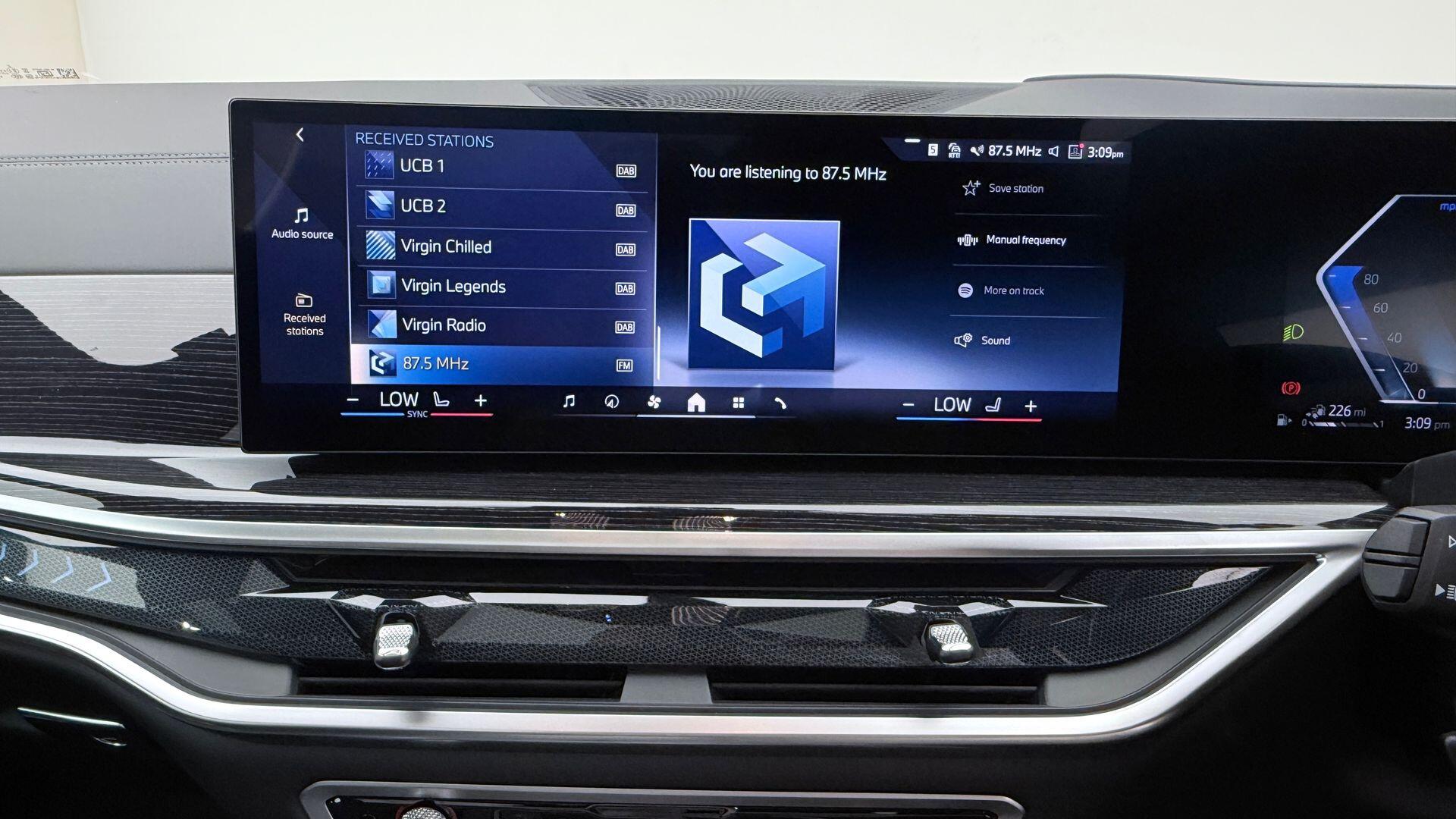 BMW X5 view 8