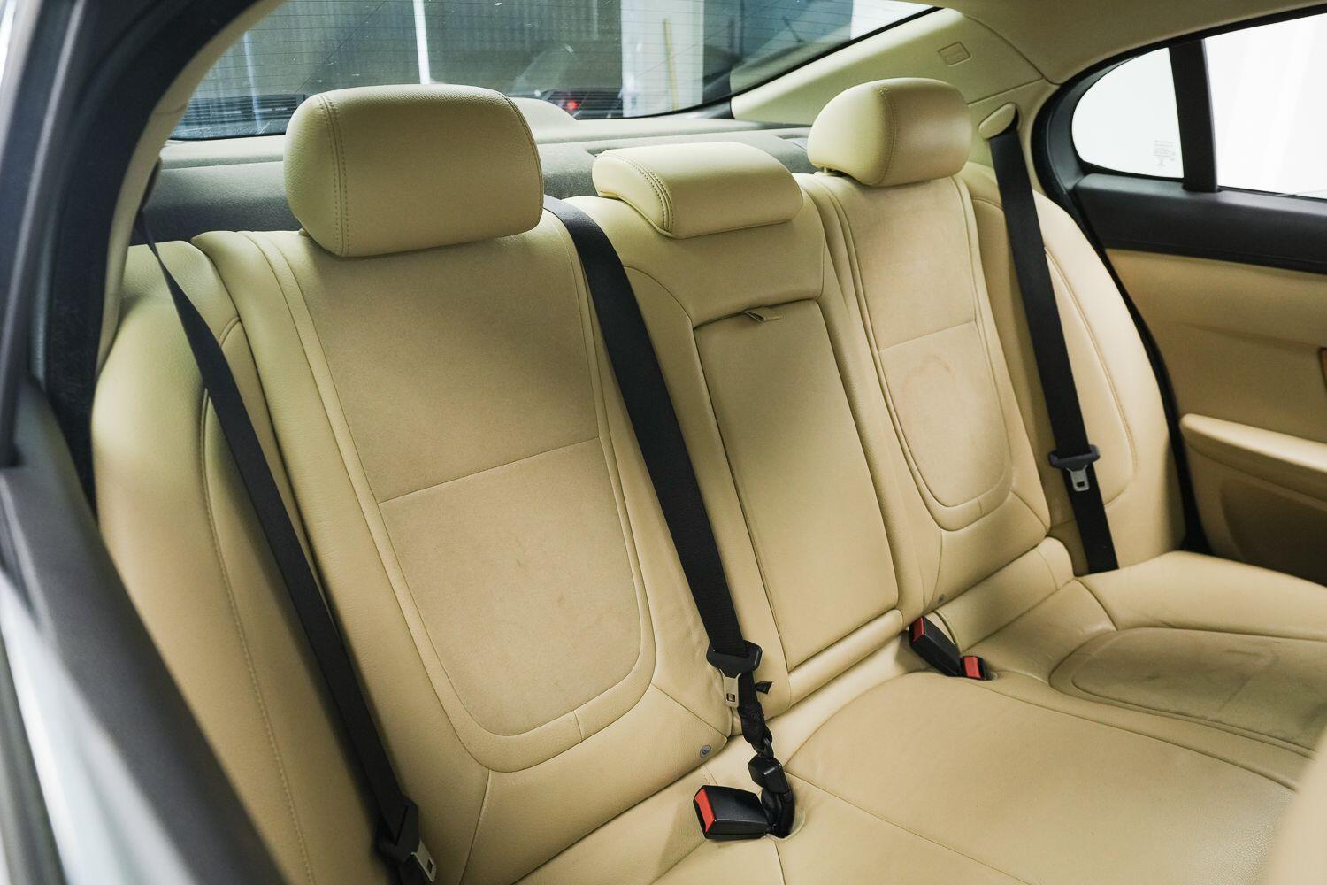 Jaguar XF view 14