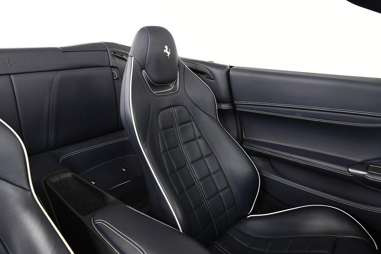 Ferrari Portofino view 12