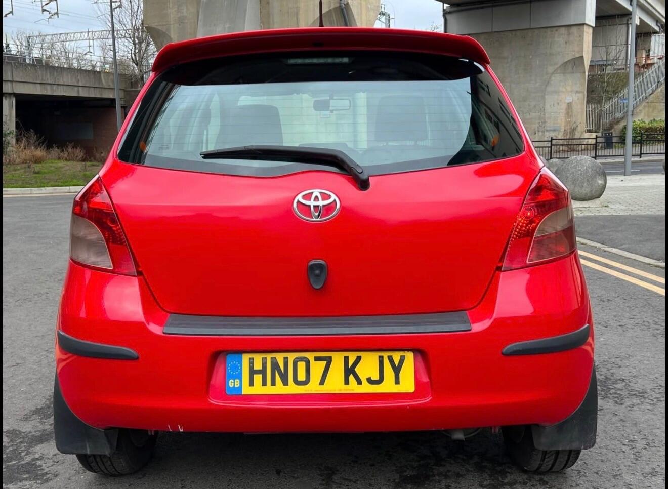 Toyota Yaris - Image 8