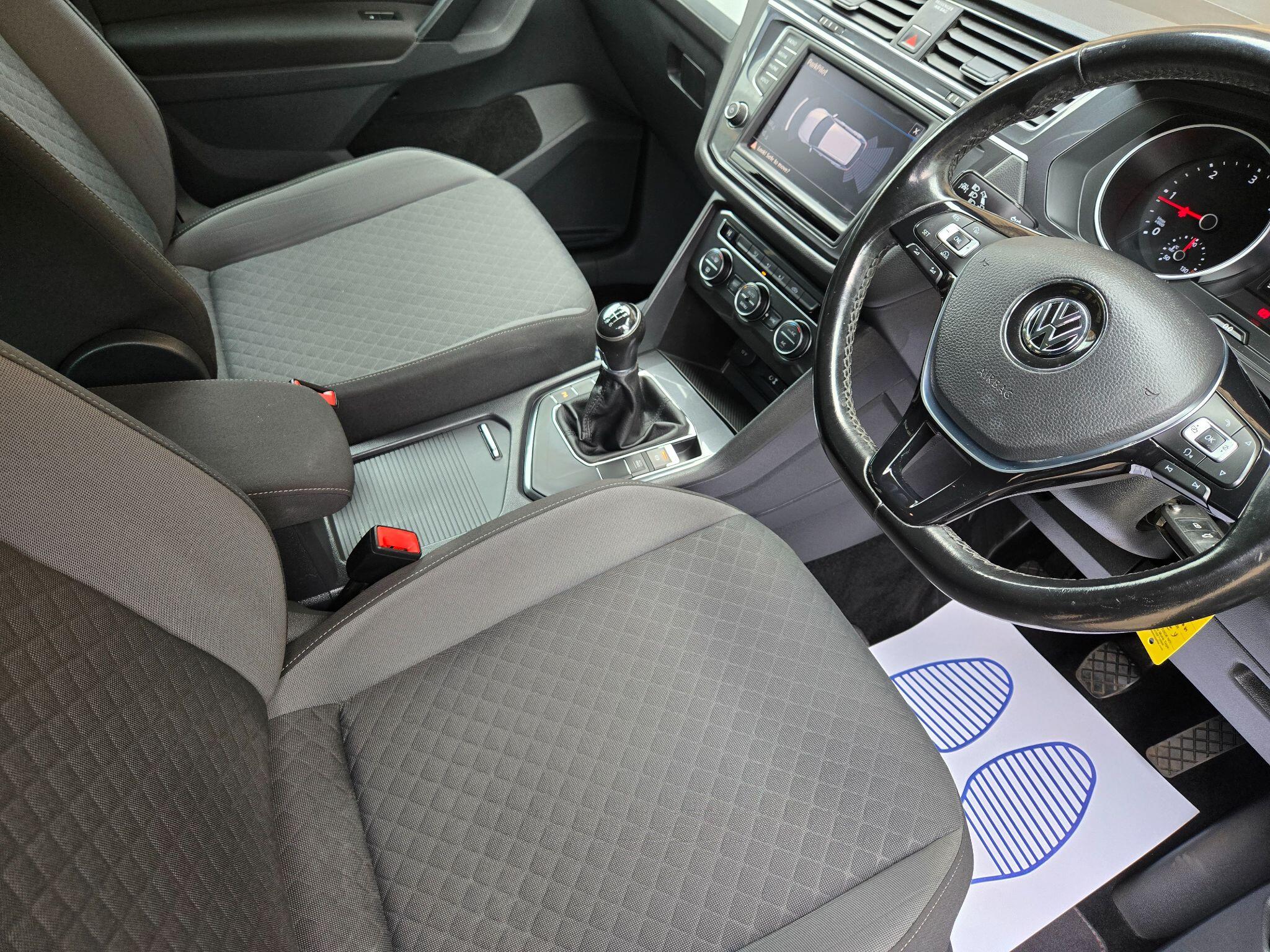 2017 Volkswagen Tiguan 2.0 TDI BlueMotion Tech SE Navigation Euro 6 (s/s) 5dr • 57,000 miles image 14