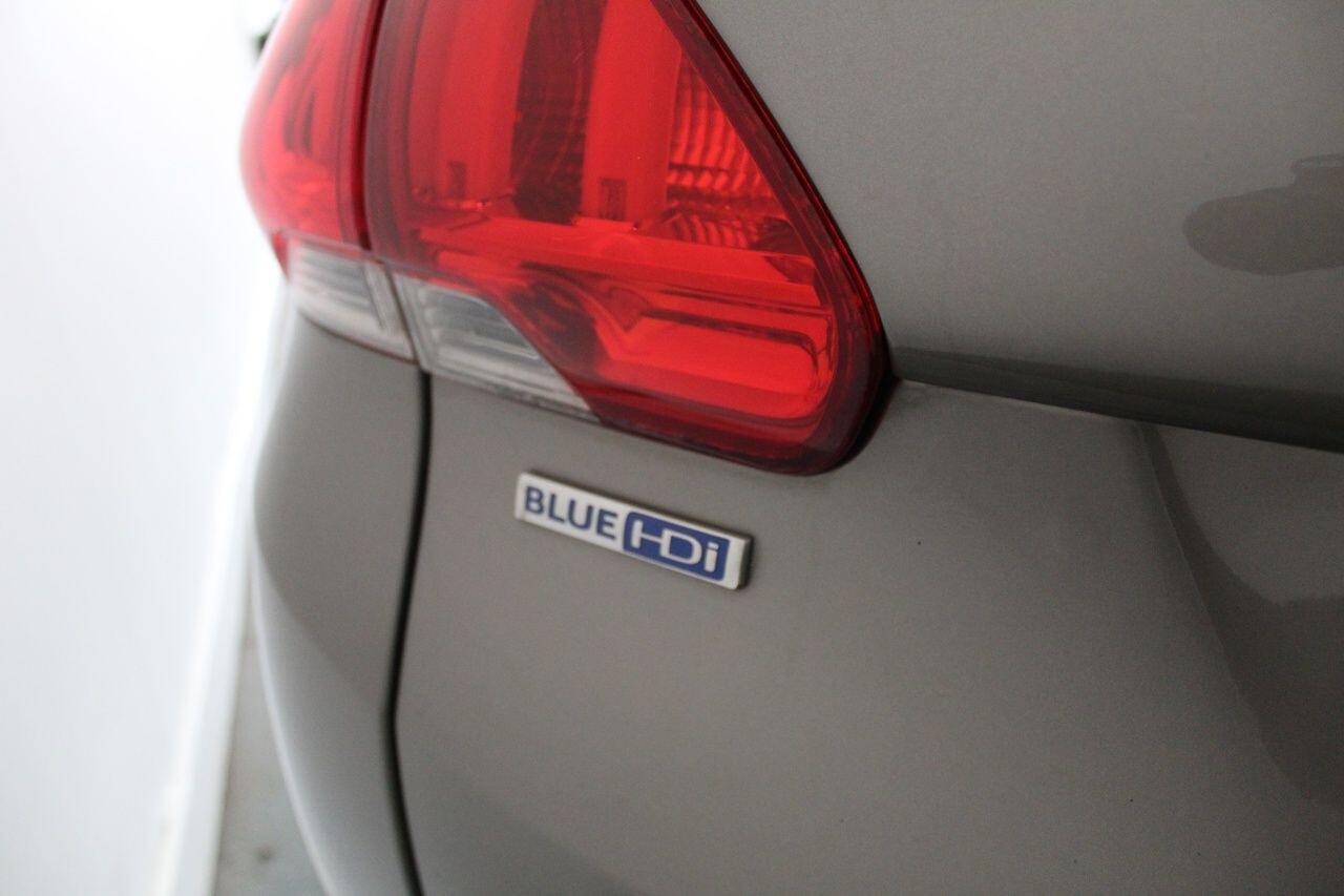 Peugeot 2008 view 18