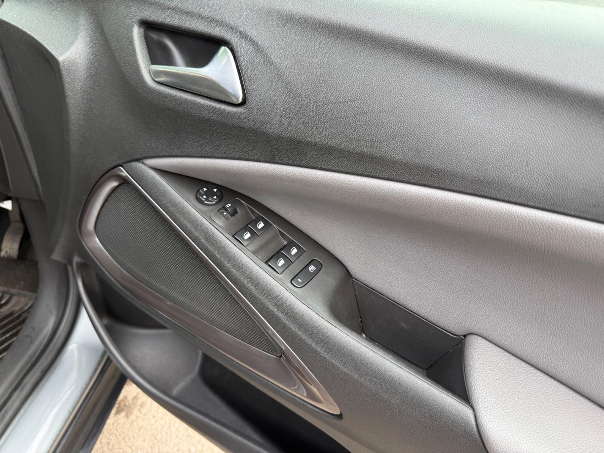 Vauxhall Crossland X view 28