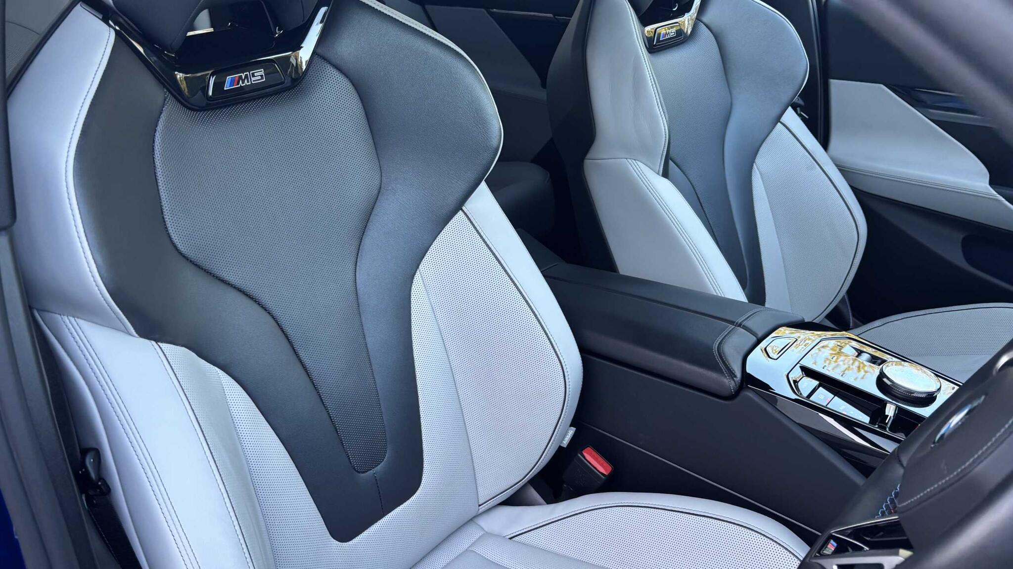 BMW M5 view 12