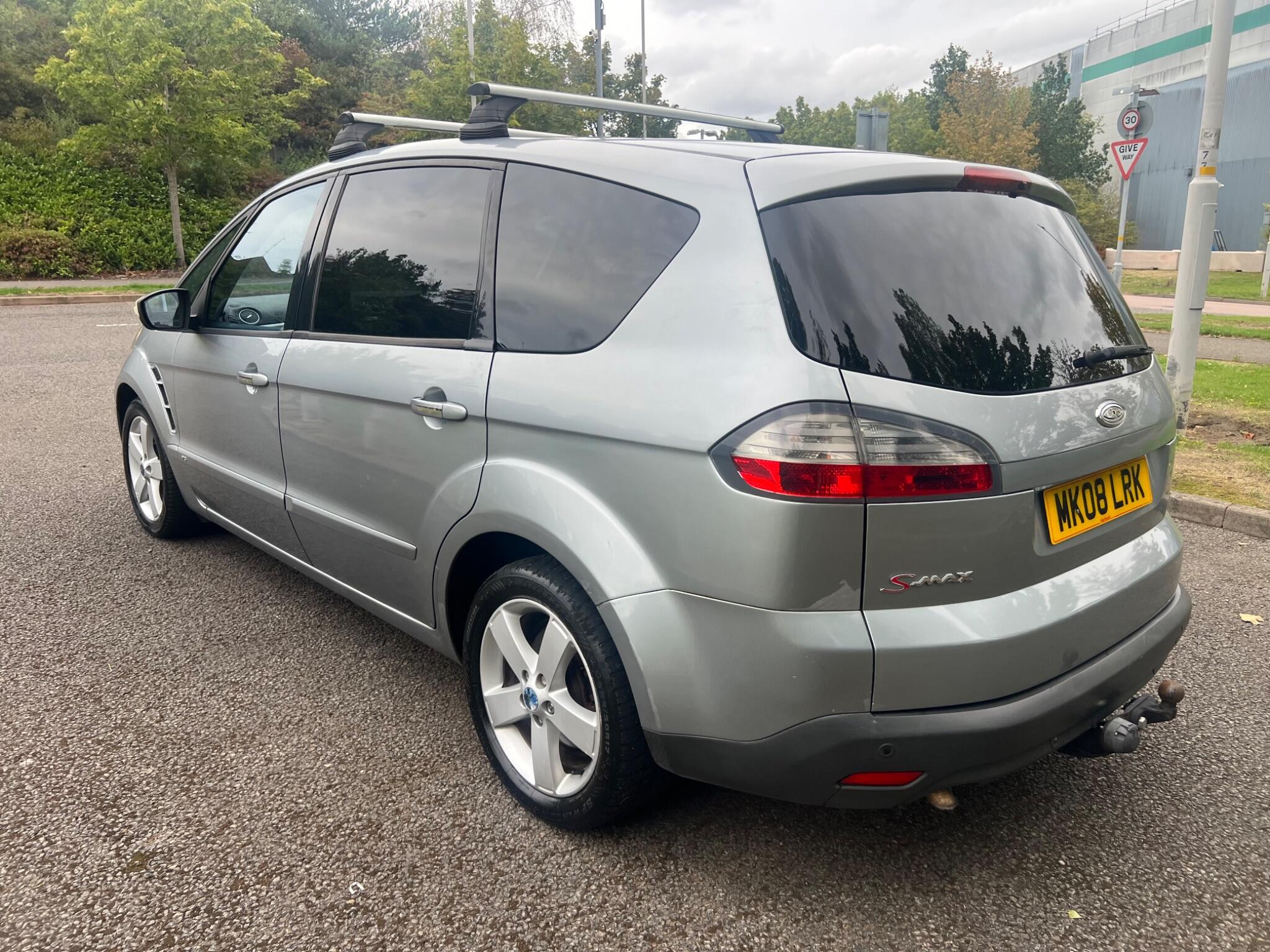 Ford S-Max view 4