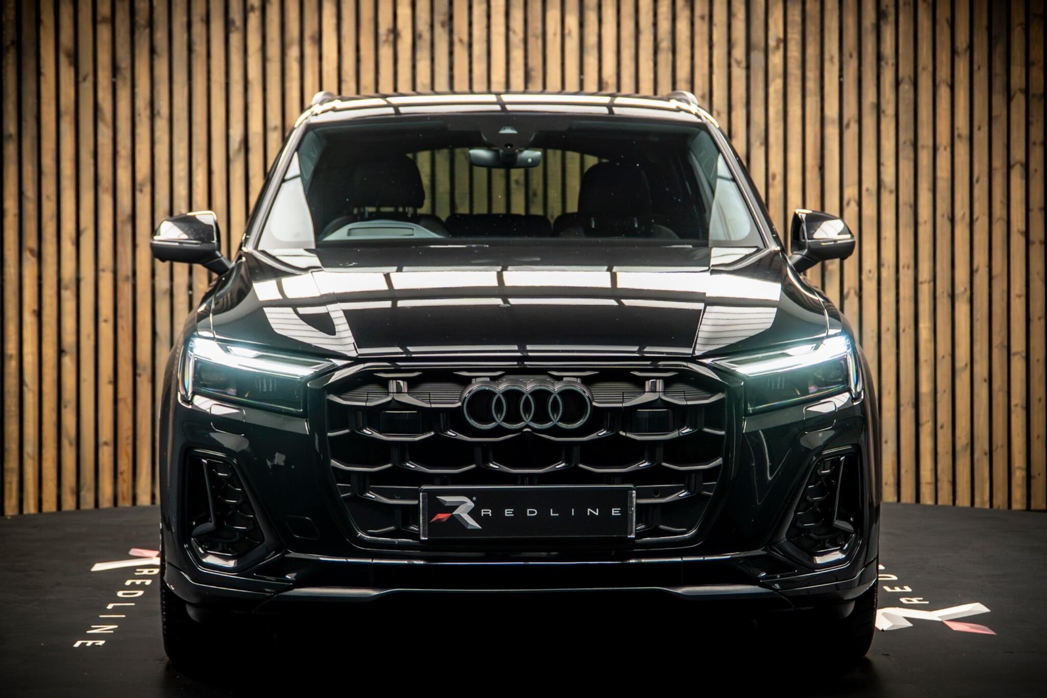 Audi Q7 view 5