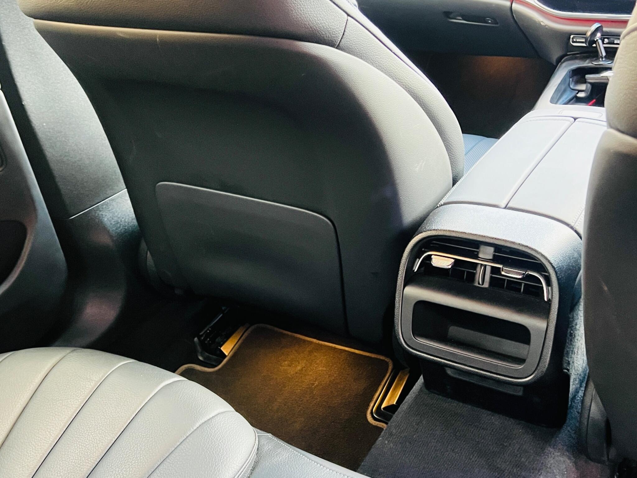 Mercedes-Benz E Class view 10