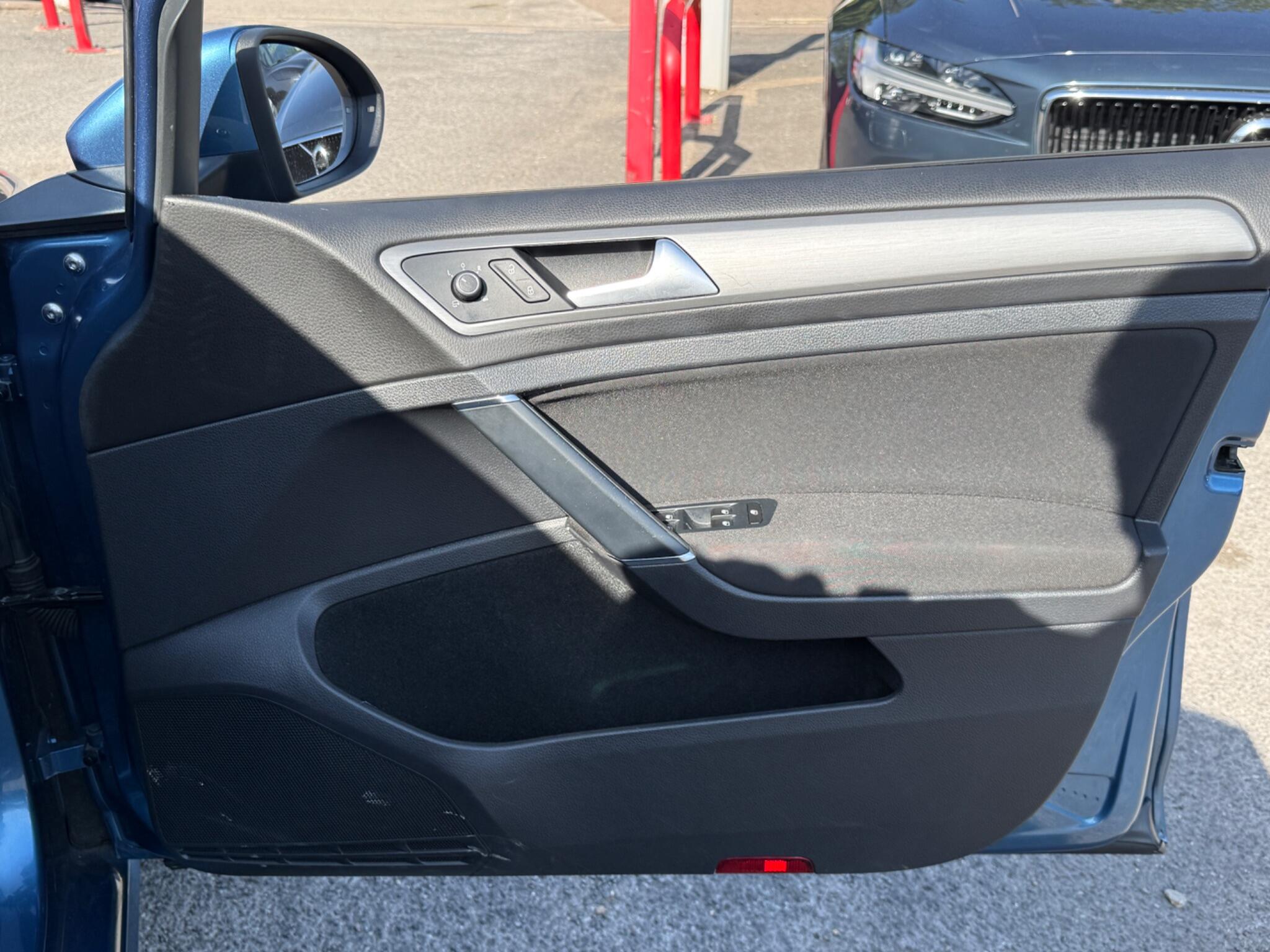 Volkswagen Golf - Image 33