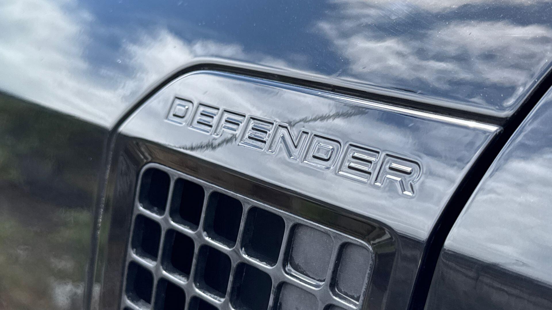 Land Rover Defender view 24