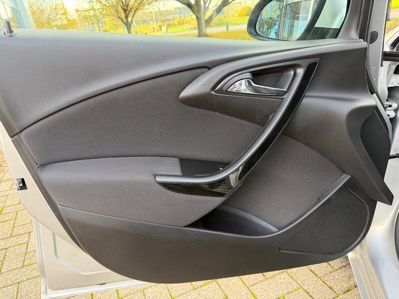 2015 Vauxhall Astra 1.4i SRi Euro 6 5dr • 24,139 miles image 21