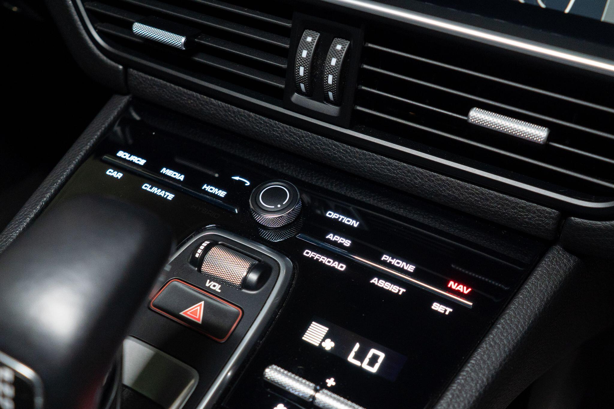 Porsche Cayenne view 30