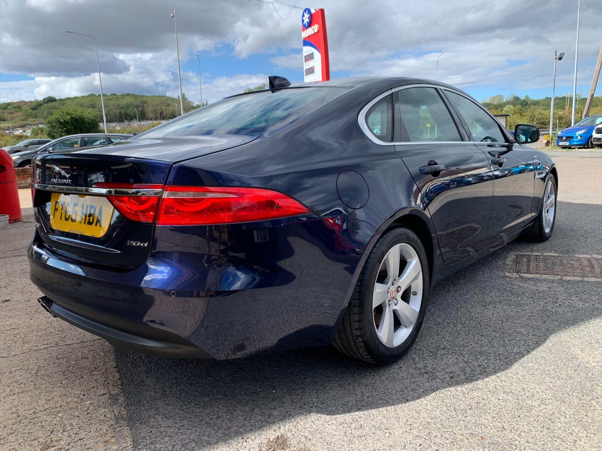 Jaguar XF view 8