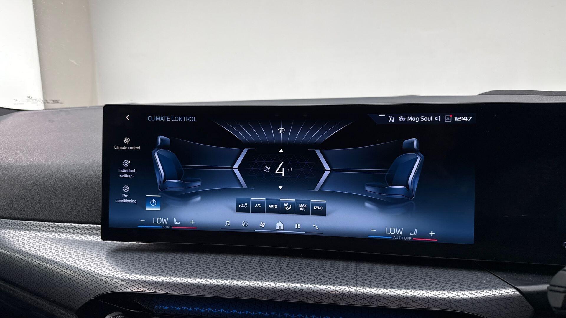 BMW i4 view 24