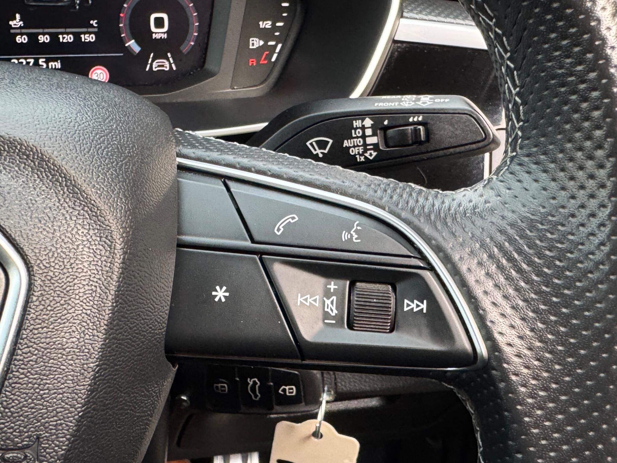 Audi Q3 view 15