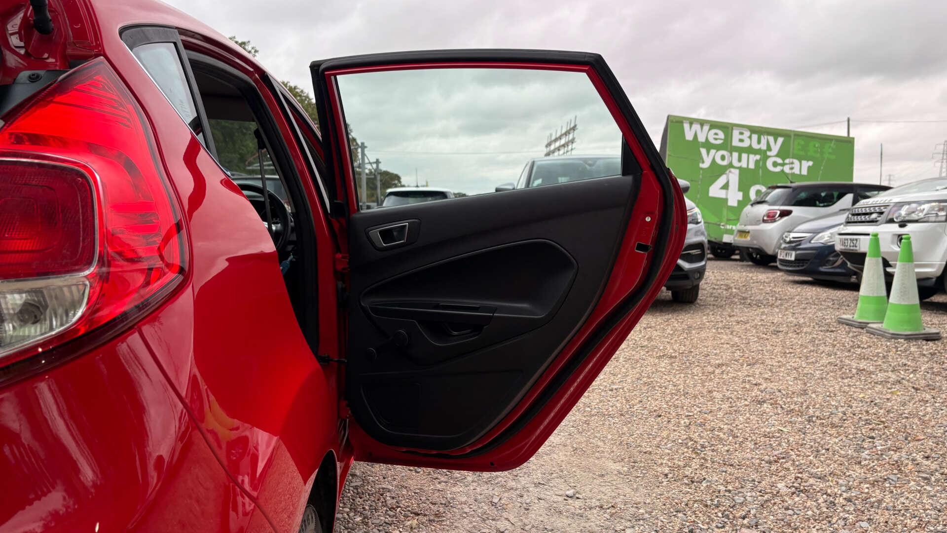 Ford Fiesta view 38