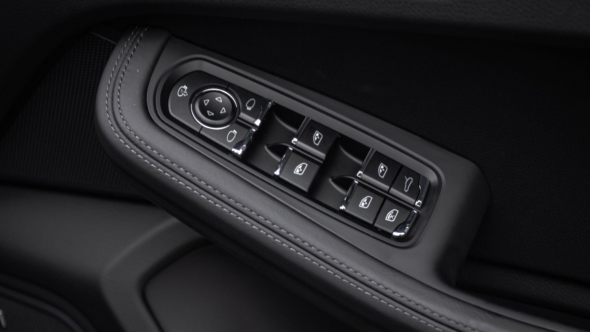 Porsche Macan view 15
