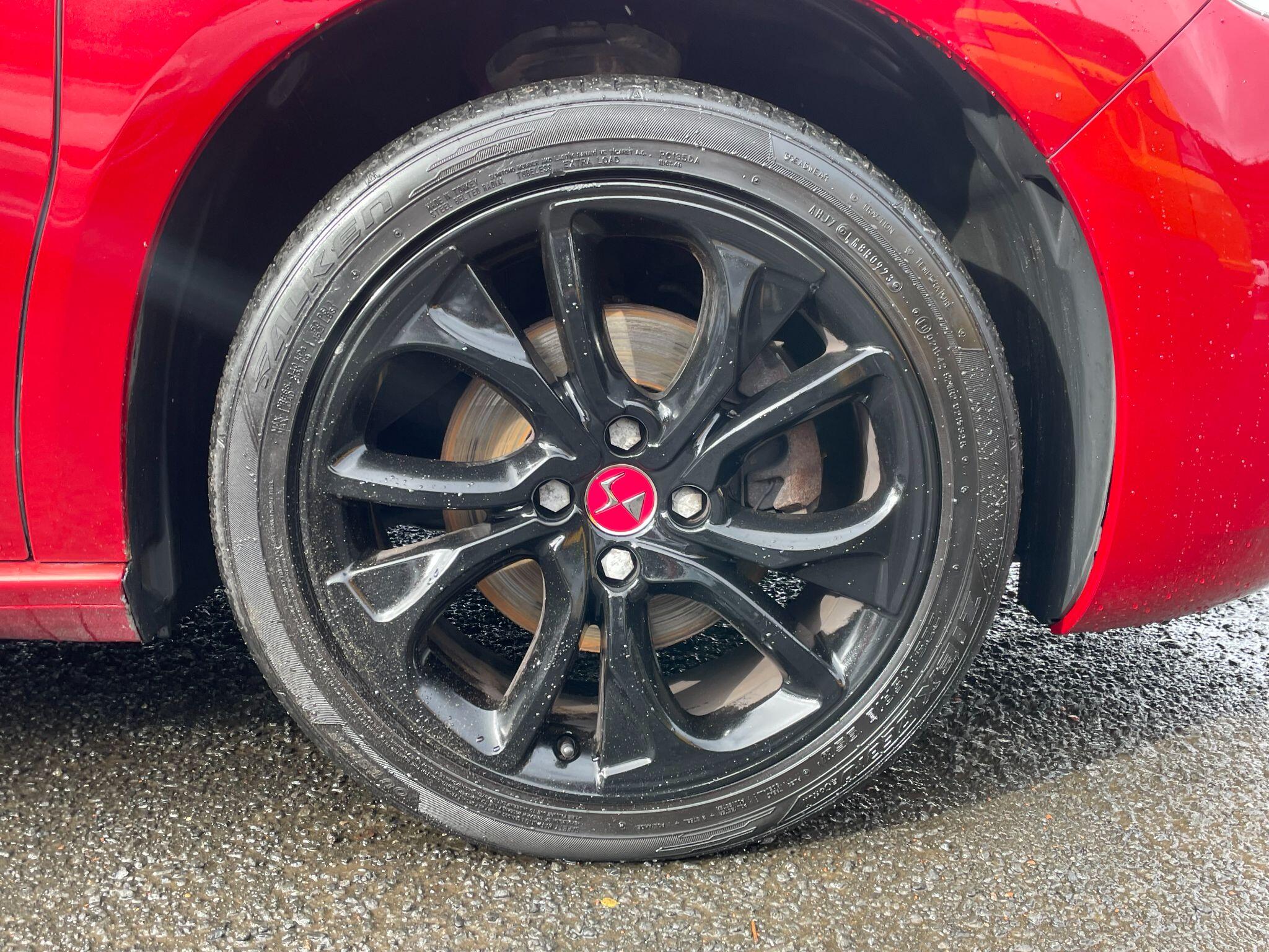 DS Automobiles DS 4 view 16