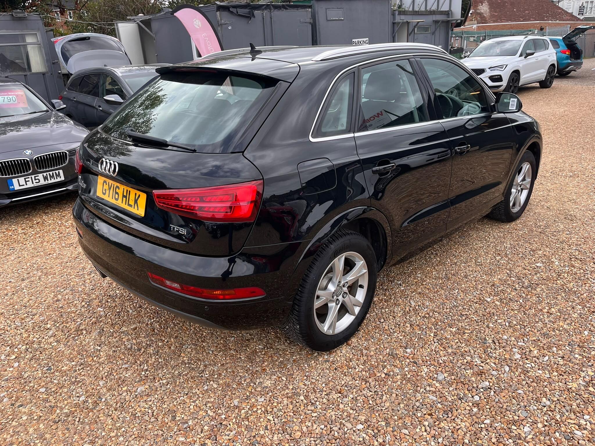 Audi Q3 view 27
