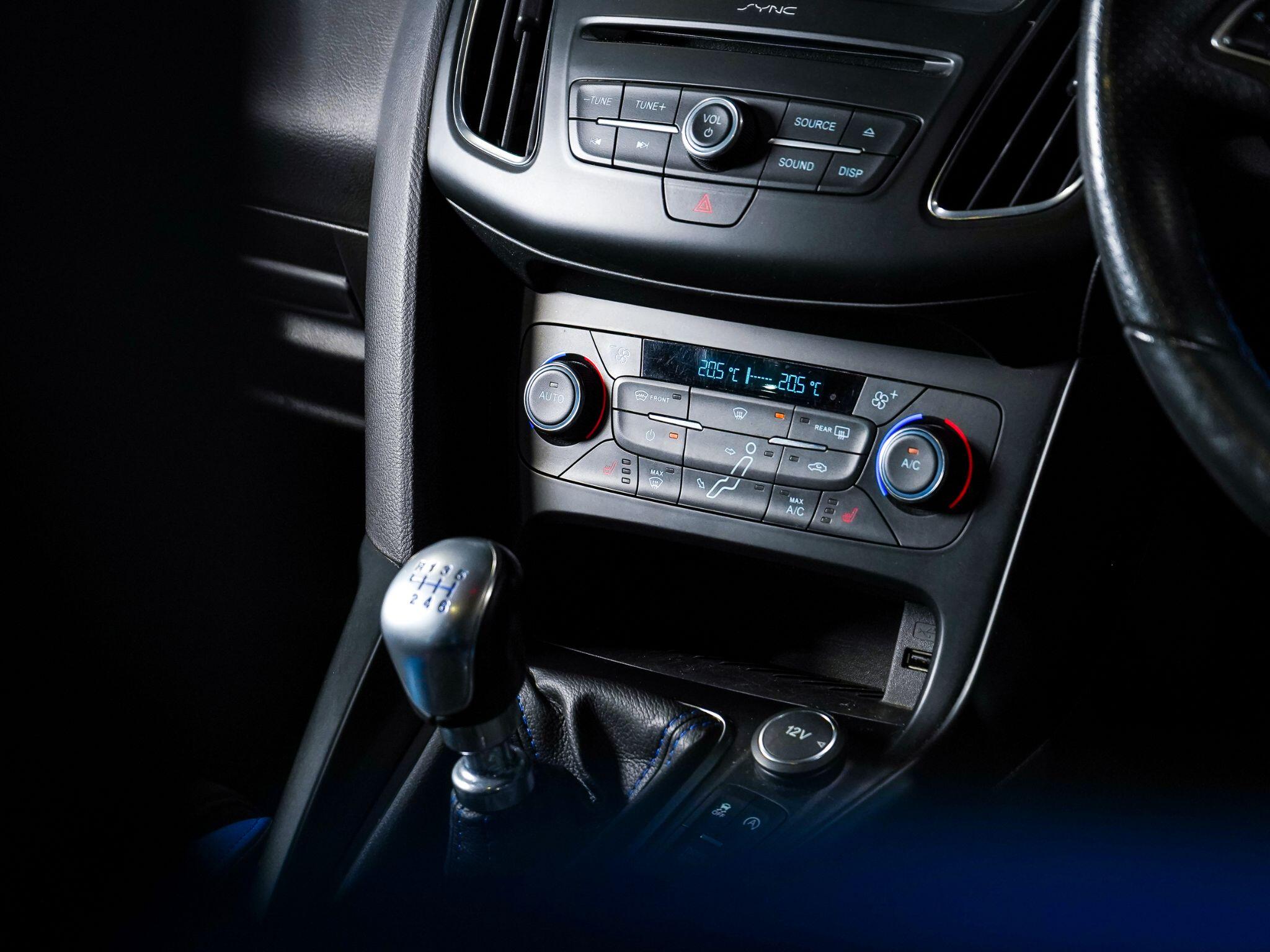 Ford Focus view 19