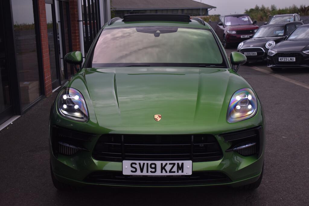 Porsche Macan view 3