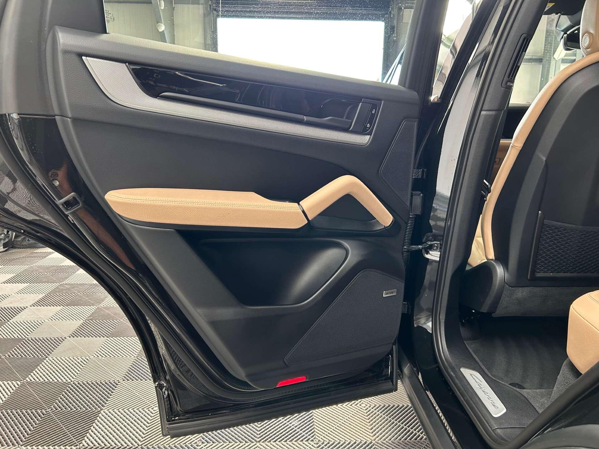 Porsche Cayenne view 22