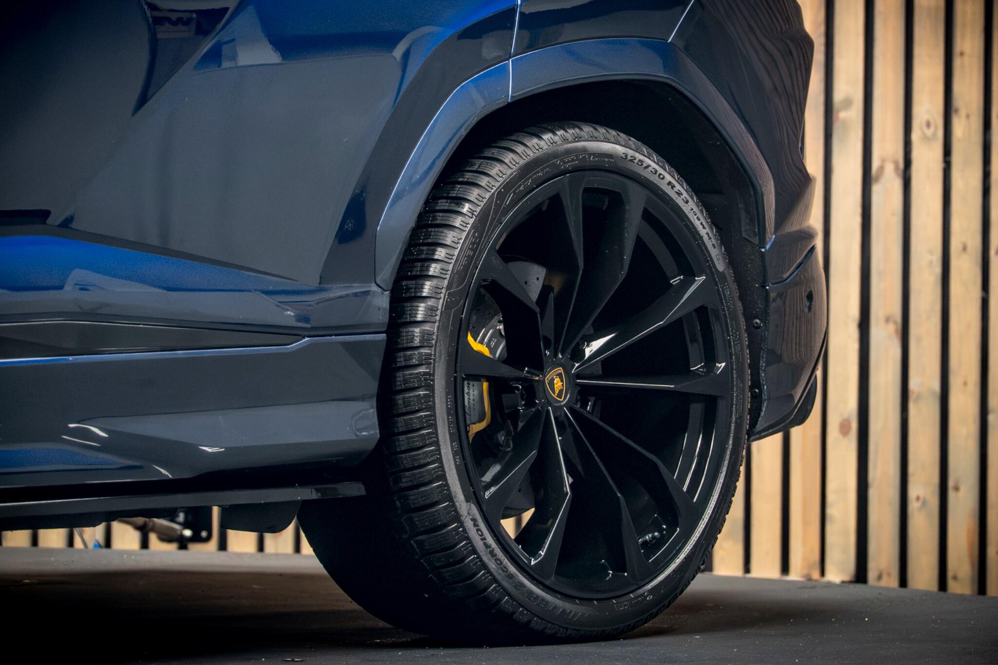 Lamborghini Urus view 16