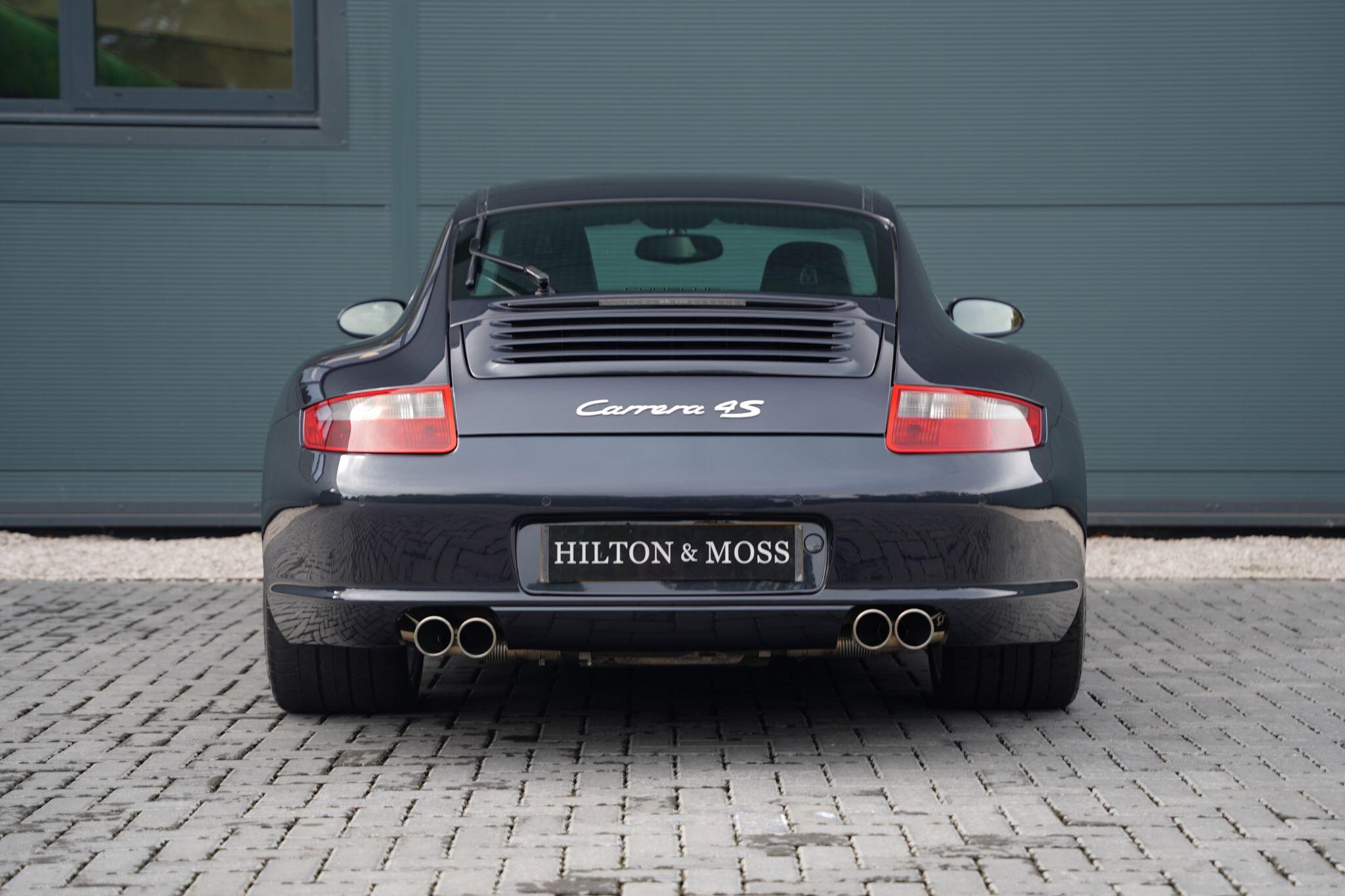 Porsche 911 view 8