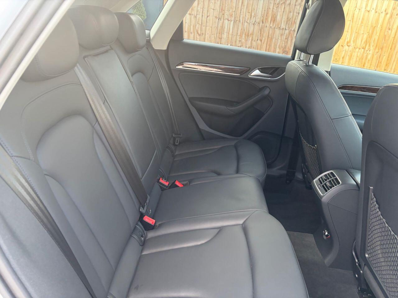 Audi Q3 view 25