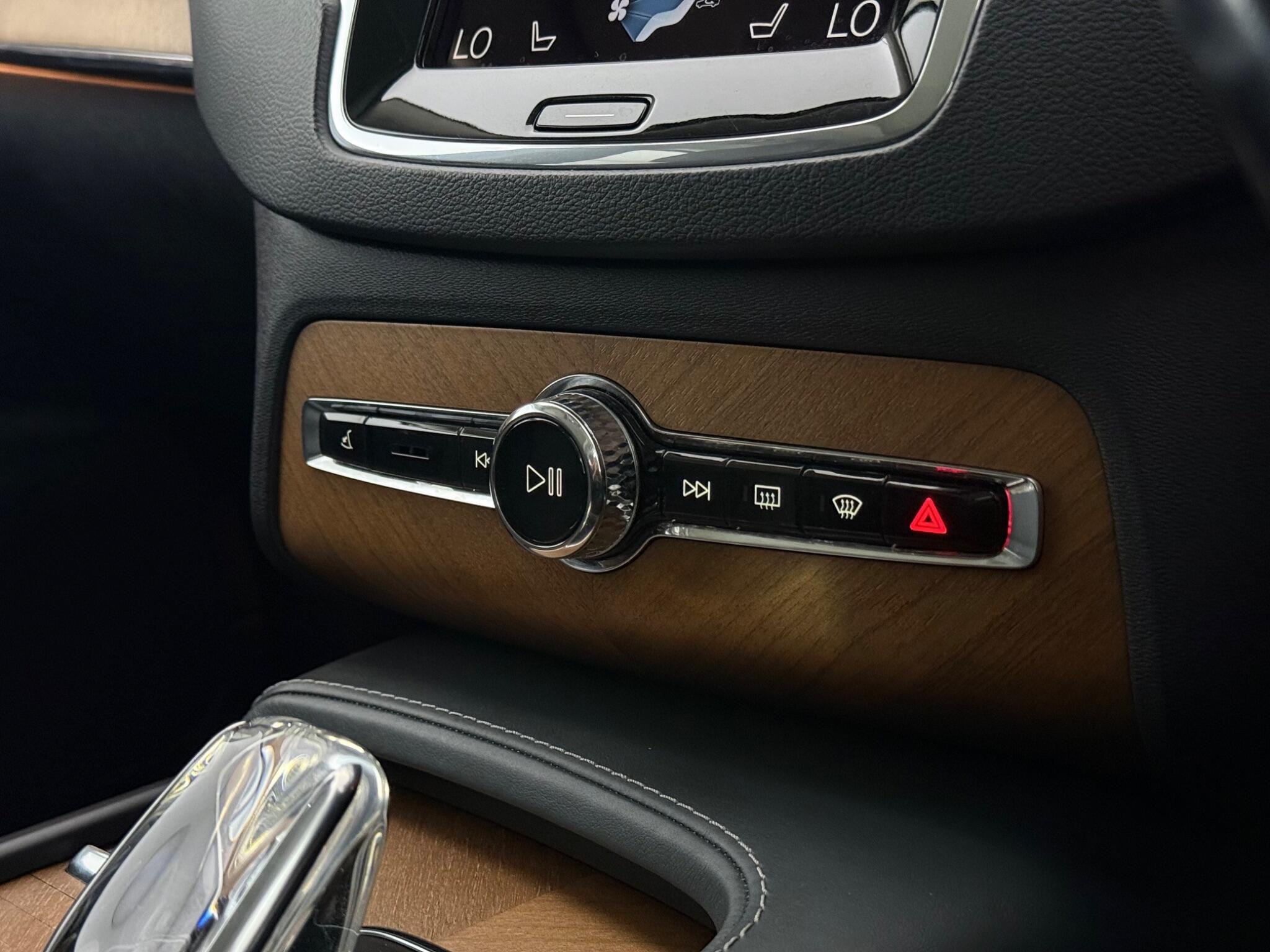 Volvo XC90 view 23