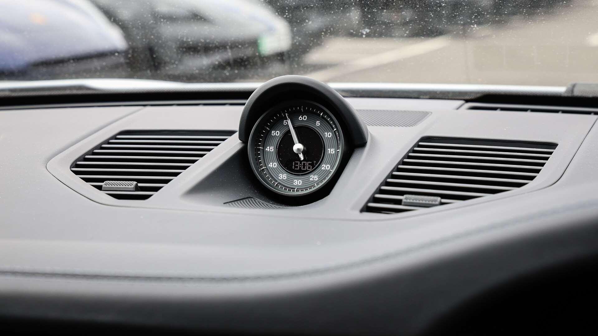 Porsche 911 view 26