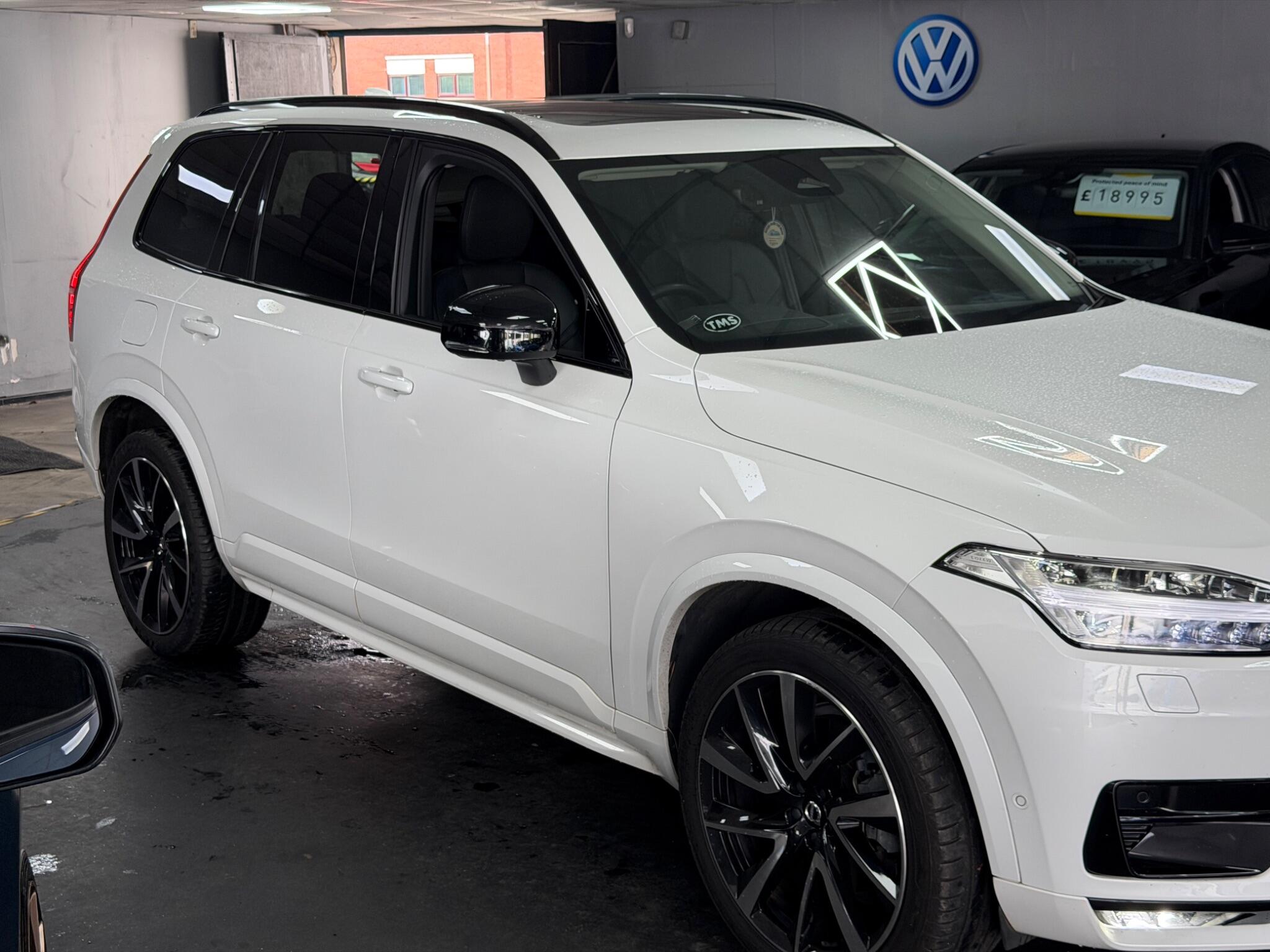 Volvo XC90 view 9