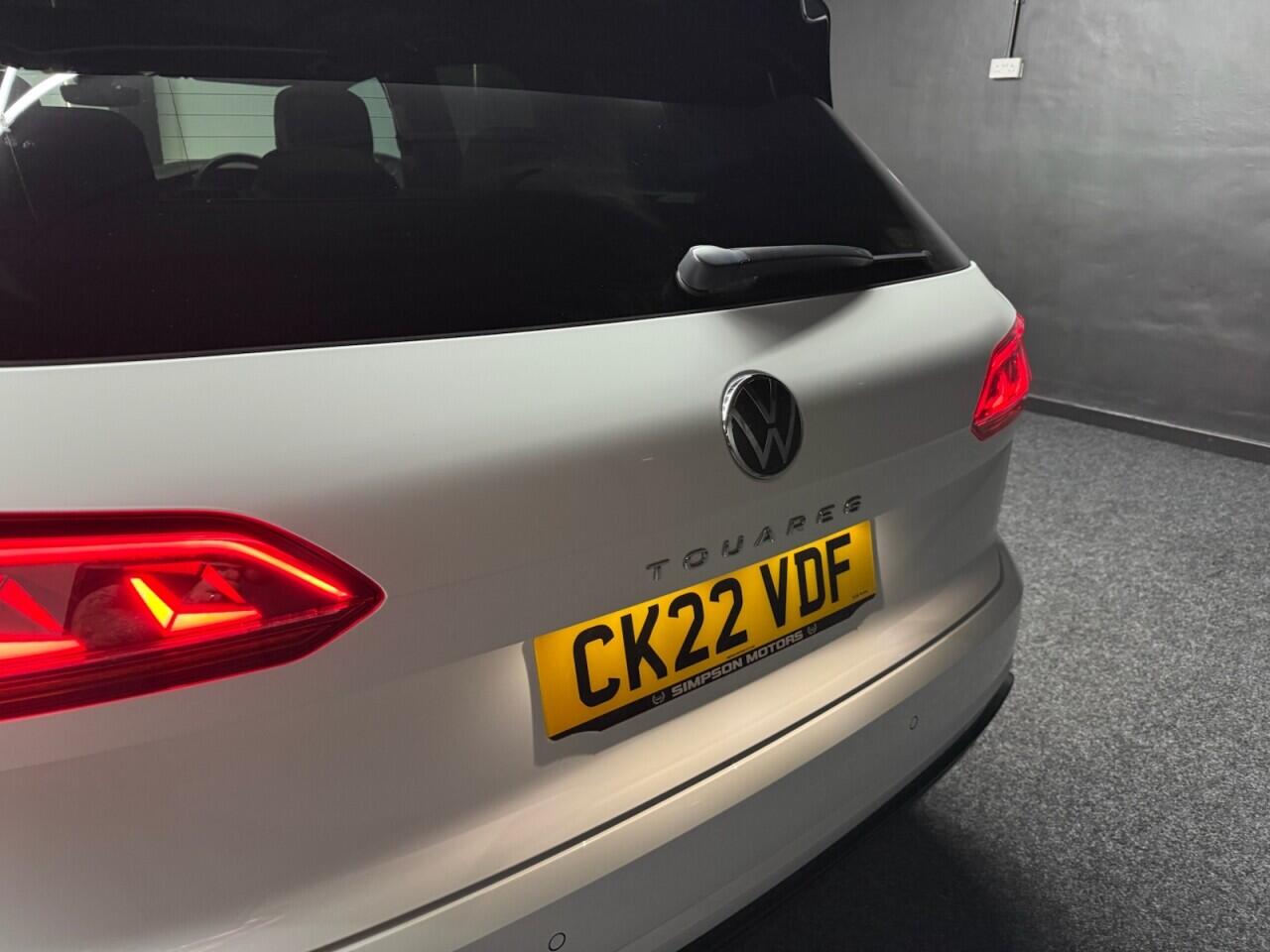 Volkswagen Touareg view 9