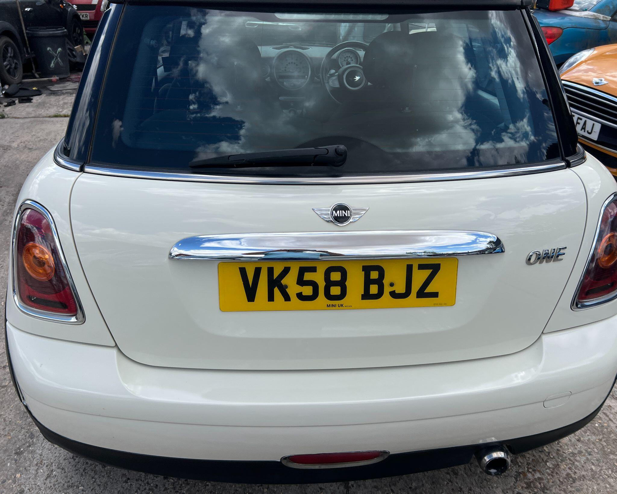 Mini Hatch view 5