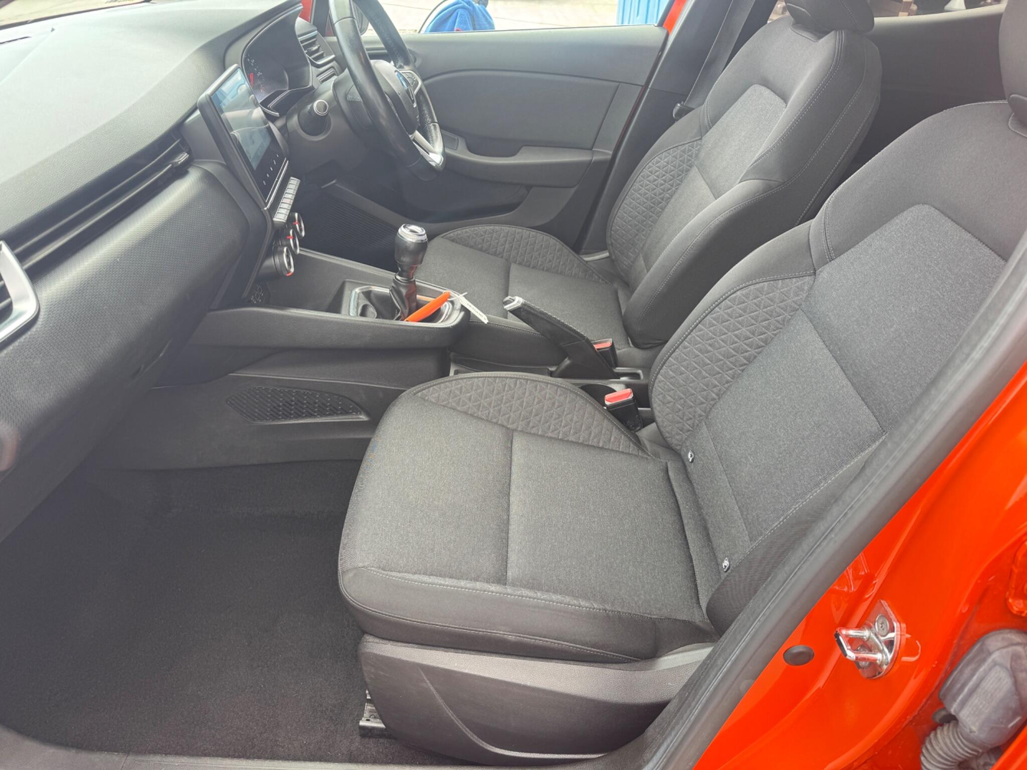 Renault Clio view 21