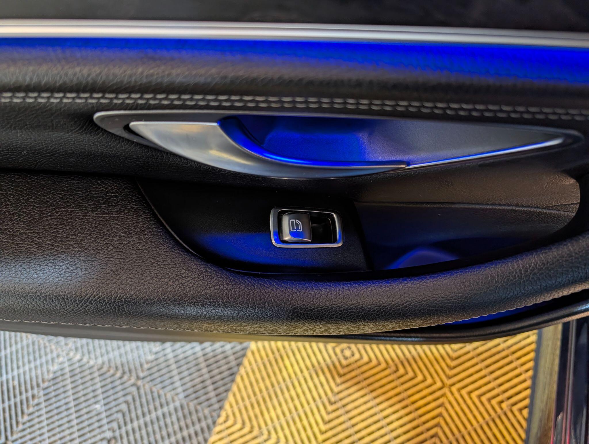Mercedes-Benz E-Class view 43
