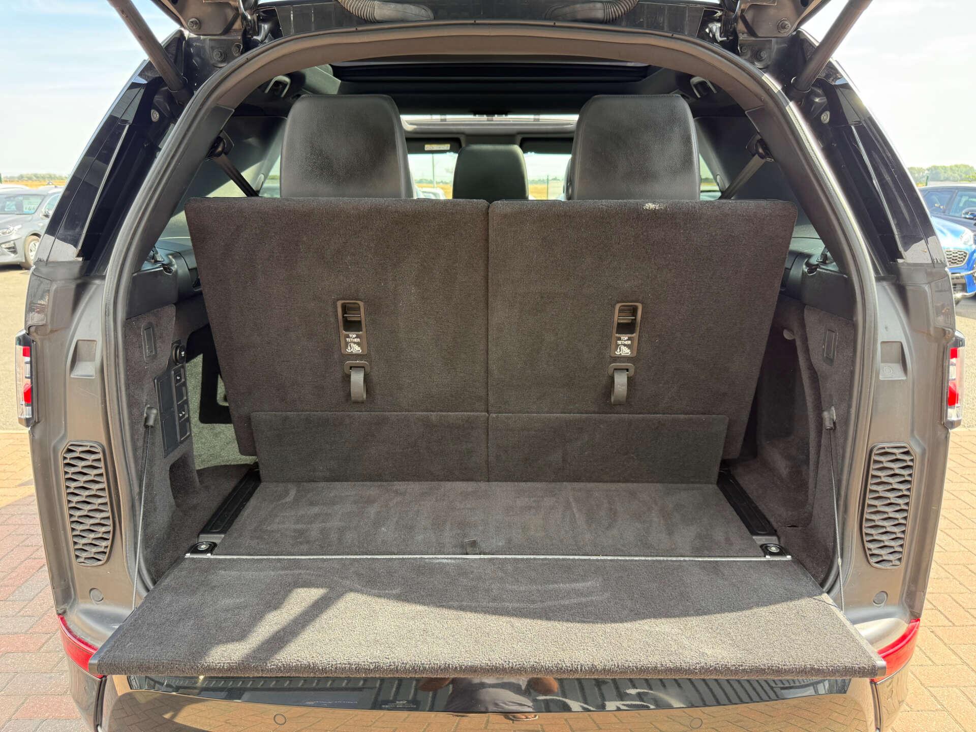 Land Rover Discovery view 31