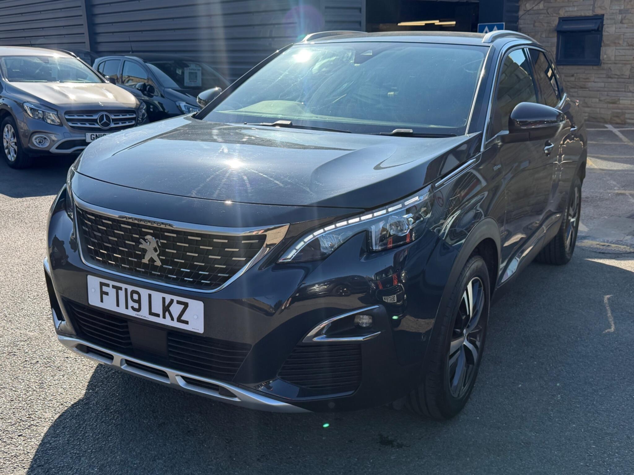 Peugeot 3008 view 9