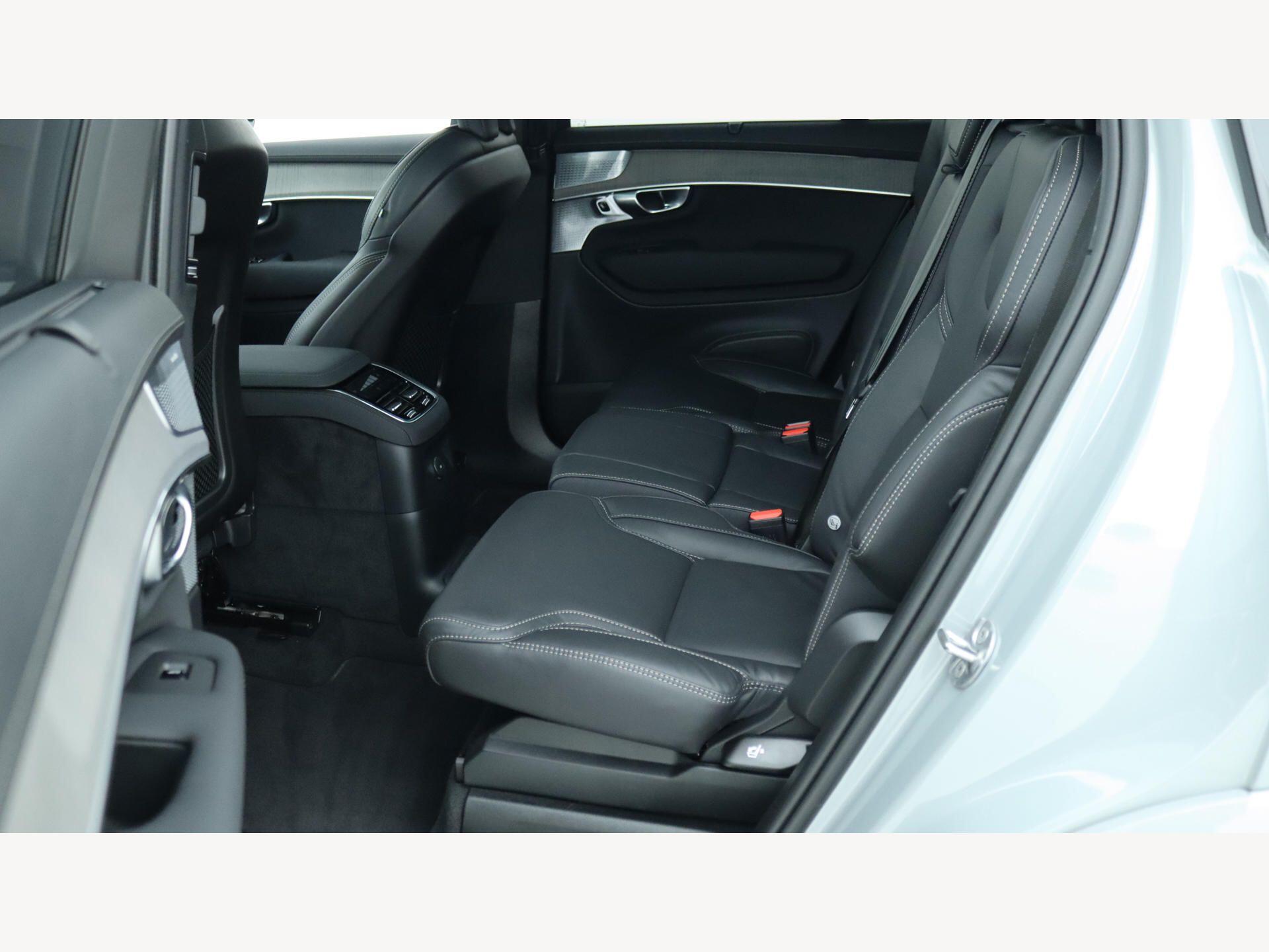 Volvo XC90 view 32