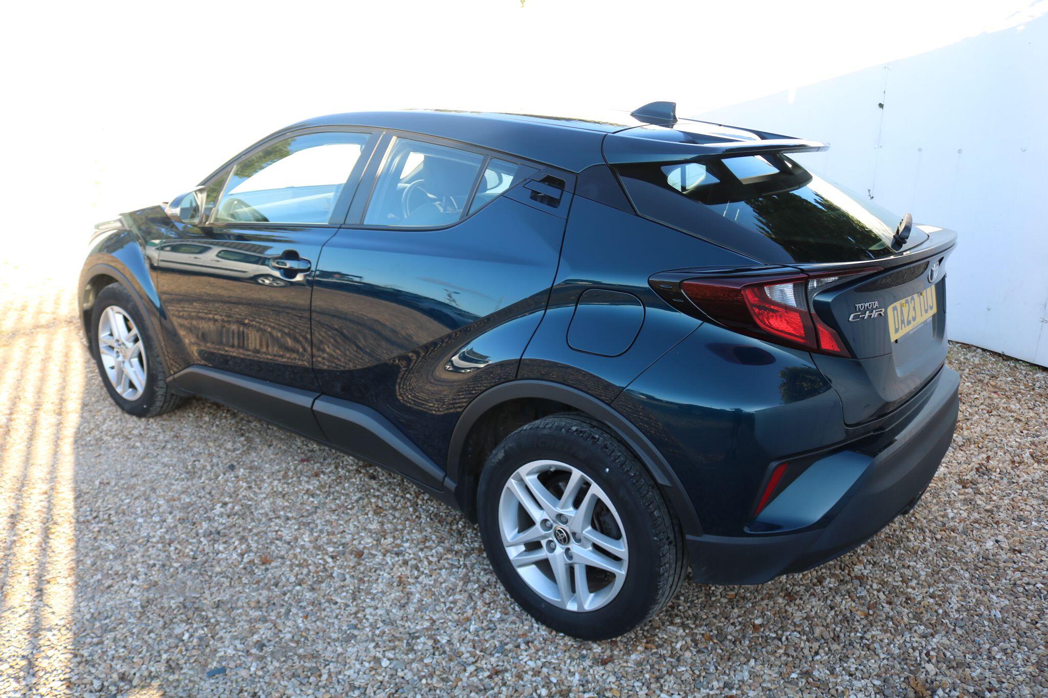 Toyota C-HR view 5
