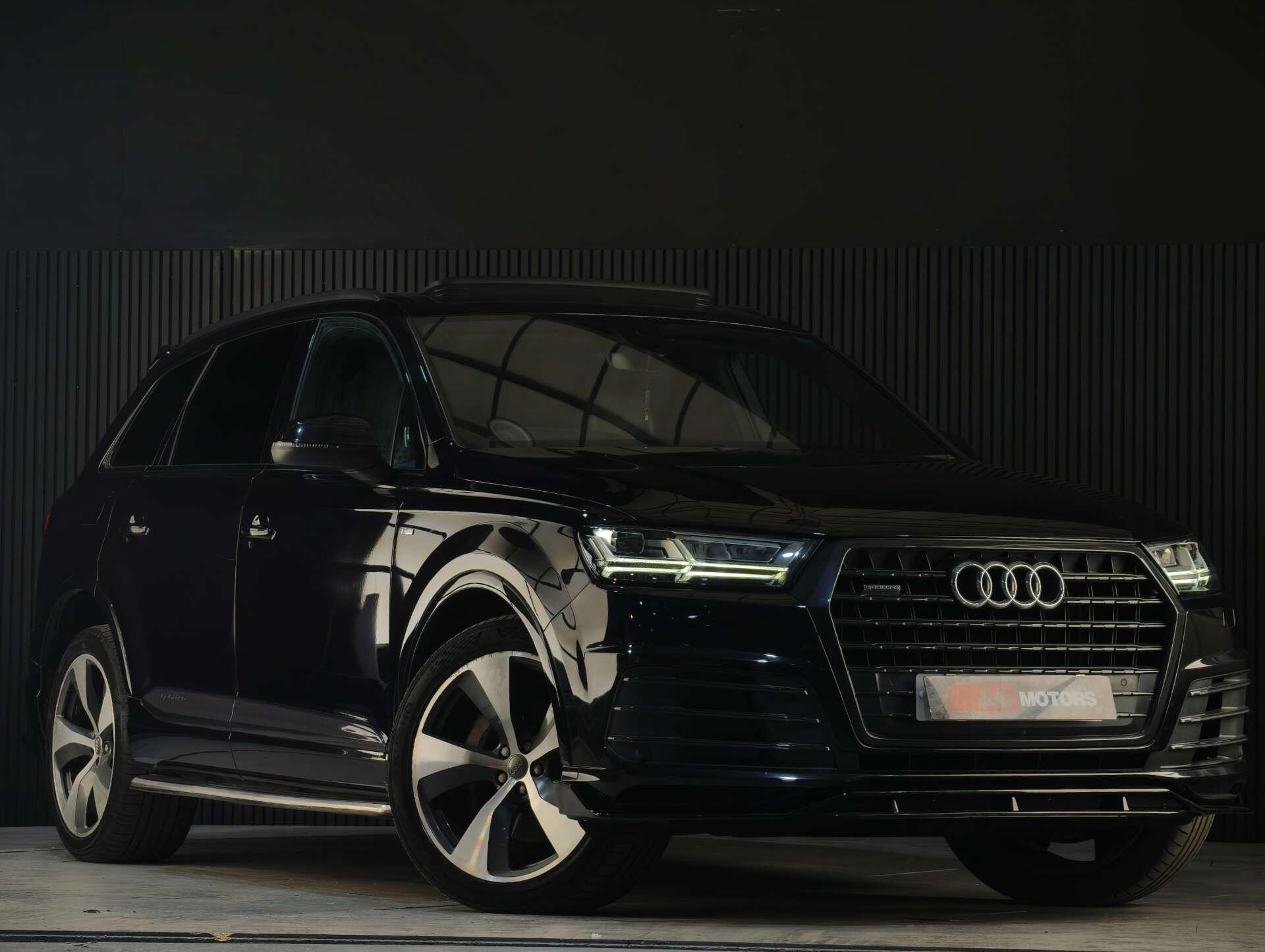 Audi Q7 view 2