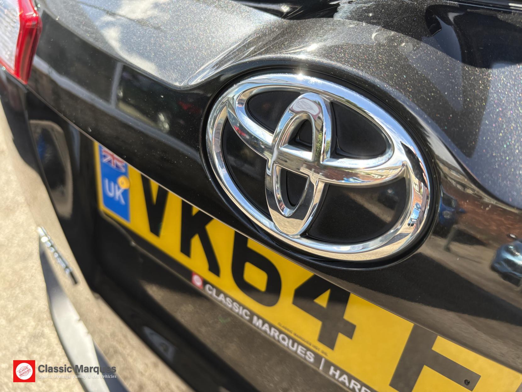 Toyota Rav4 view 8