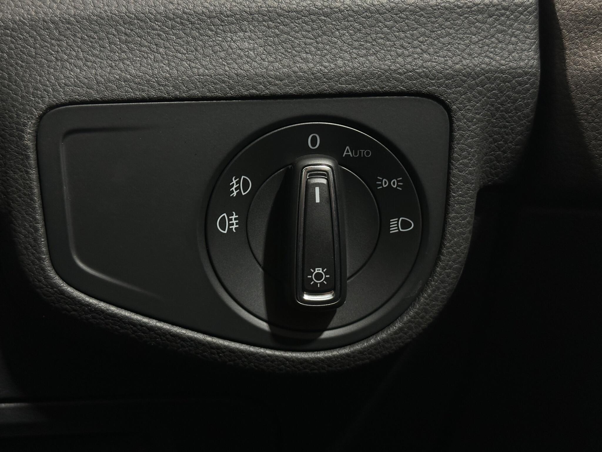 Volkswagen Golf Sportsvan view 18