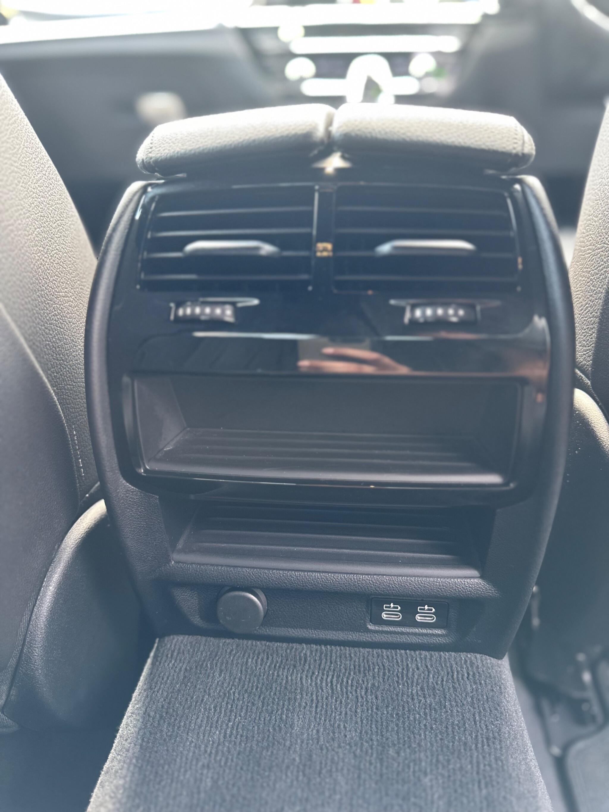 BMW 5 Series view 26